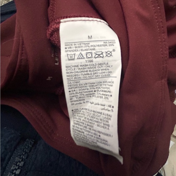 New Old Navy Burgundy Maroon High Rise 7/8 Length Leggings - Picture 3 of 5